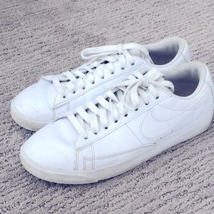 Nike women’s Blazer low